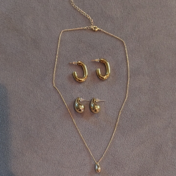 Anthropologie Jewelry - Elegant Gold Jewelry Set